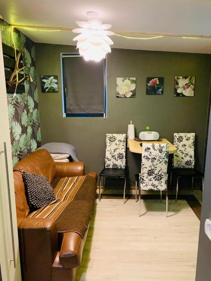 Martin Guest House Ventspils Extérieur photo