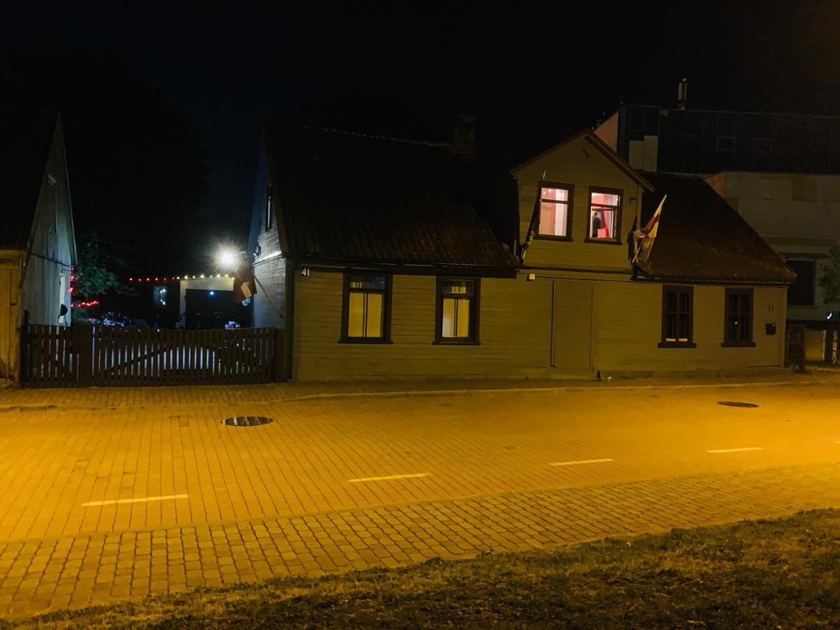 Martin Guest House Ventspils Extérieur photo
