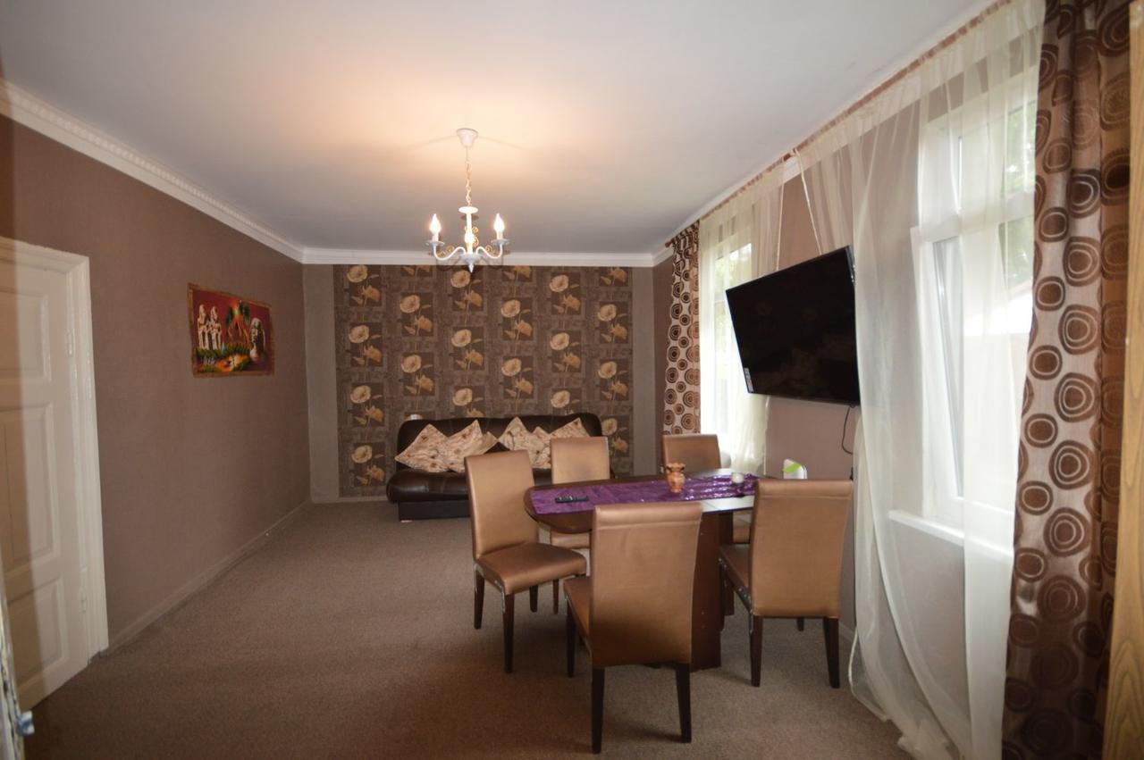 Martin Guest House Ventspils Extérieur photo