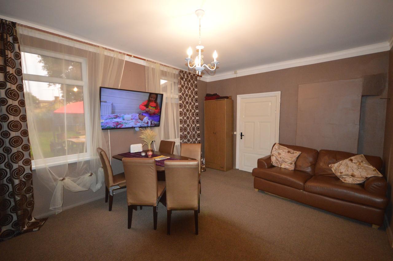 Martin Guest House Ventspils Extérieur photo