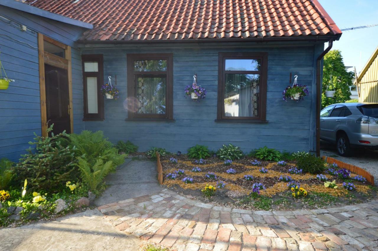 Martin Guest House Ventspils Extérieur photo